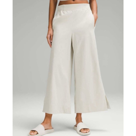 NWOT Lululemon Stretch Woven Wide-Leg High-Rise Cropped Pant Beige M - Picture 2 of 5